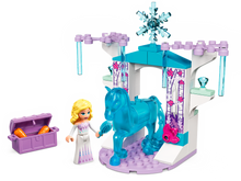 Indlæs billede til gallerivisning 43209 LEGO® Elsa og Nokkens isstald
